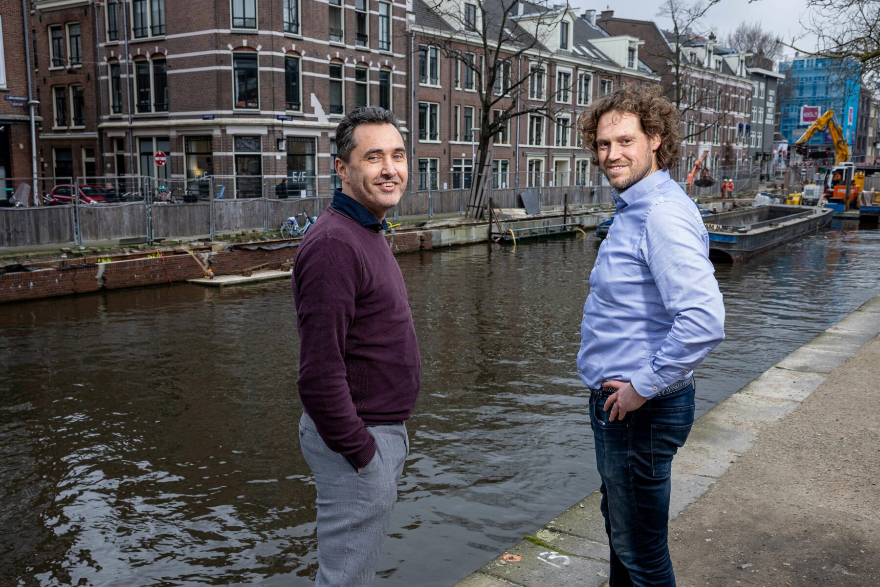 Stephan Laaper en Quirijn de Rijke bij het kadevernieuwingsproject van Kade 2.020 aan de Lijnbaansgracht