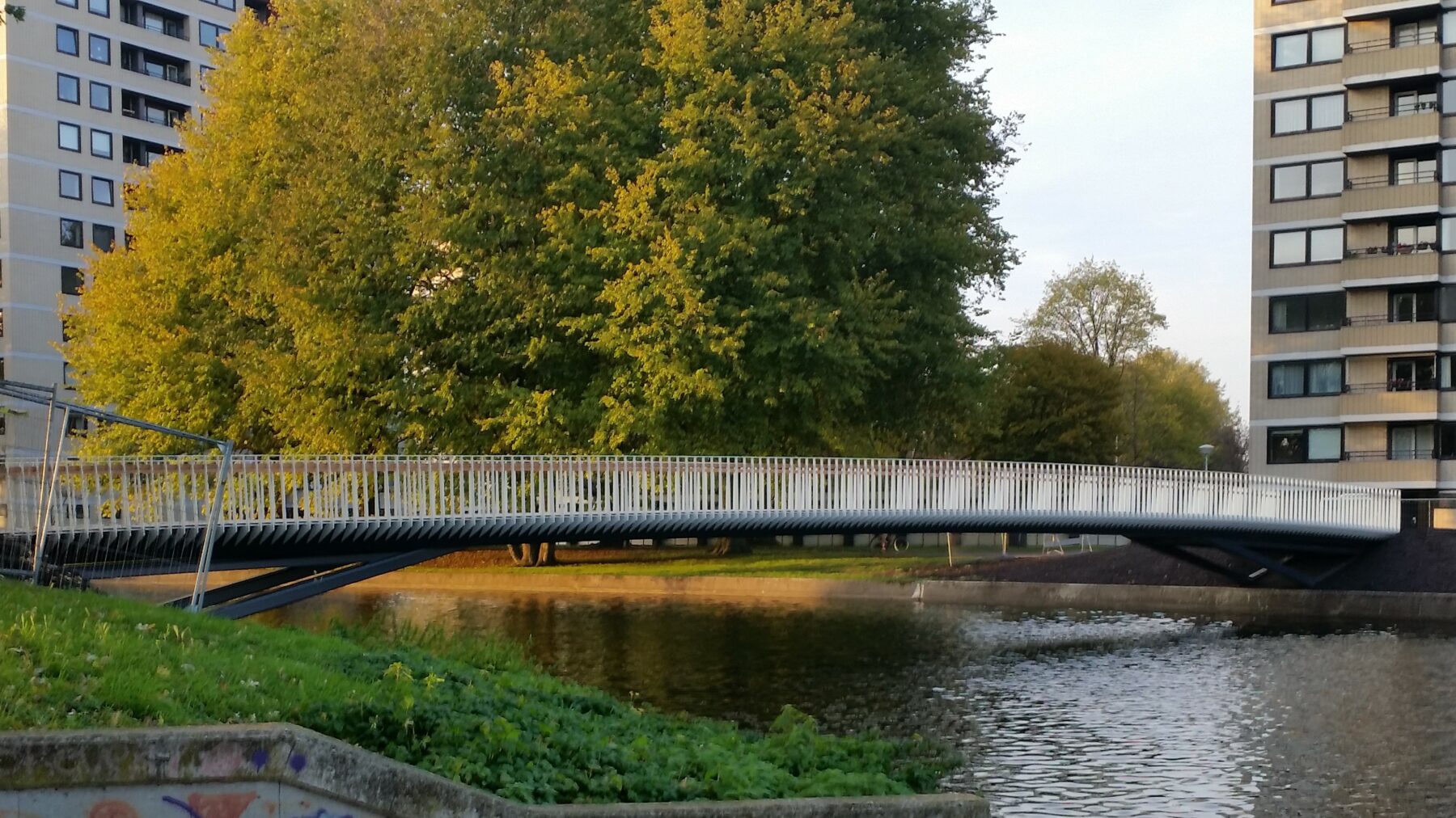 De Prinses Amaliabrug over de Sloterplas in Osdorp