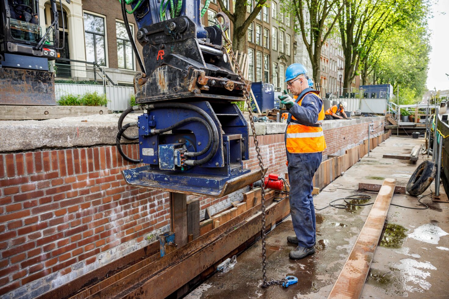 Man geef aanwijzingen voor drukken planken onderloopheidsscherm in de bodem