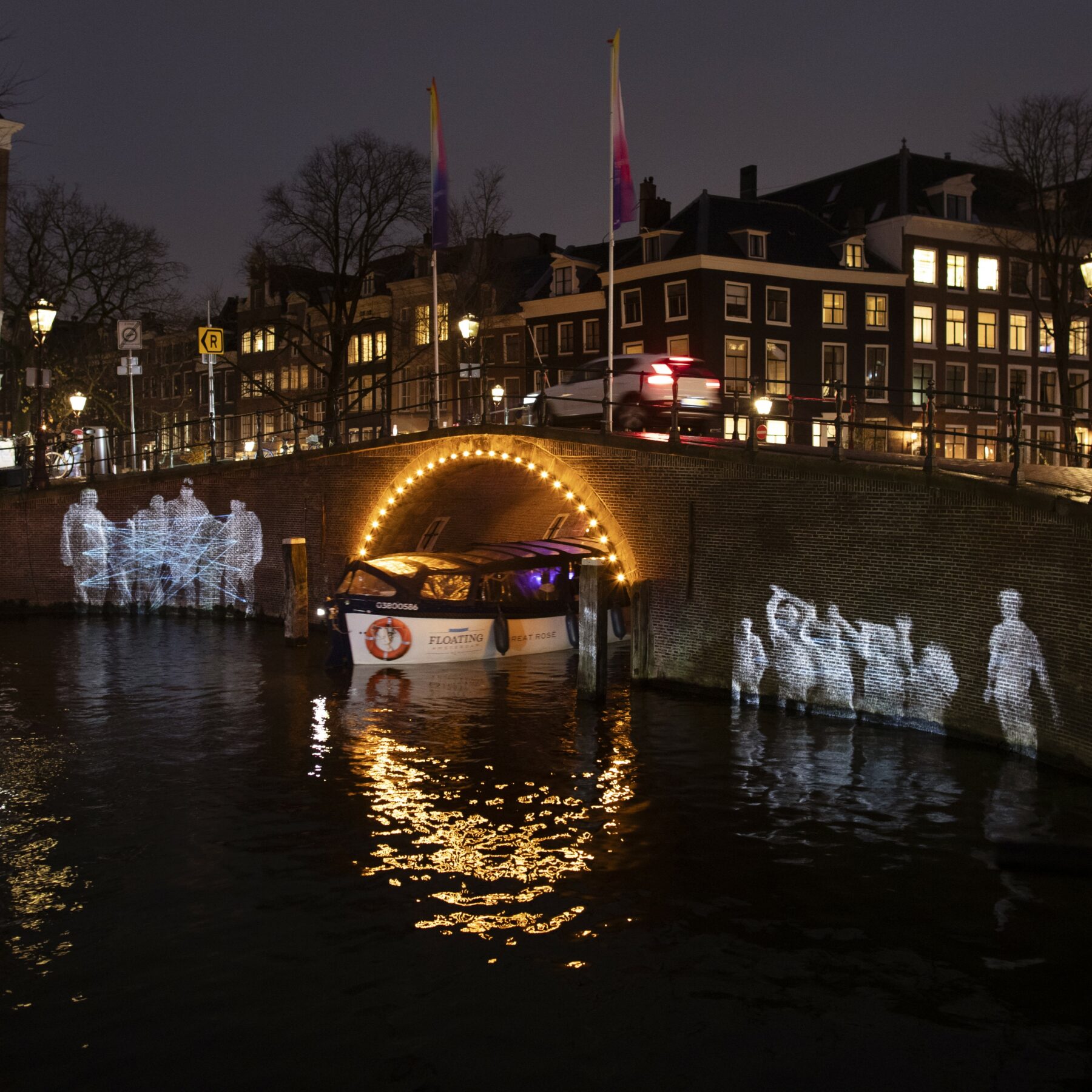 Kunstwerk Mind Bridges, een projectie op de Kaassluis