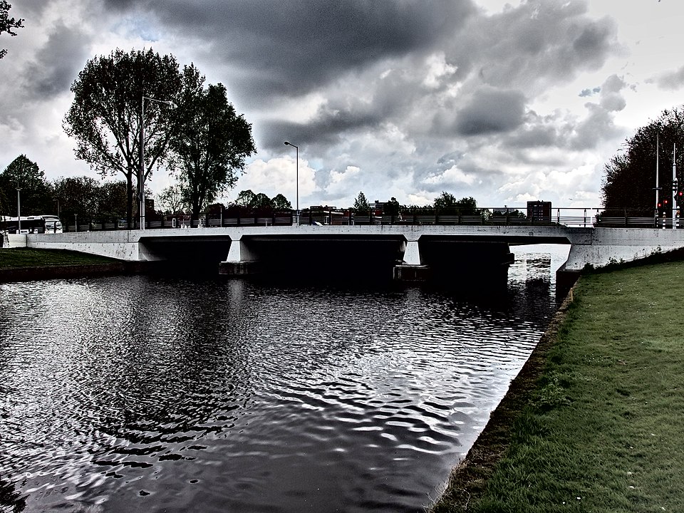 De Bloeddonorbrug van Dick Slebos in Nieuw-West