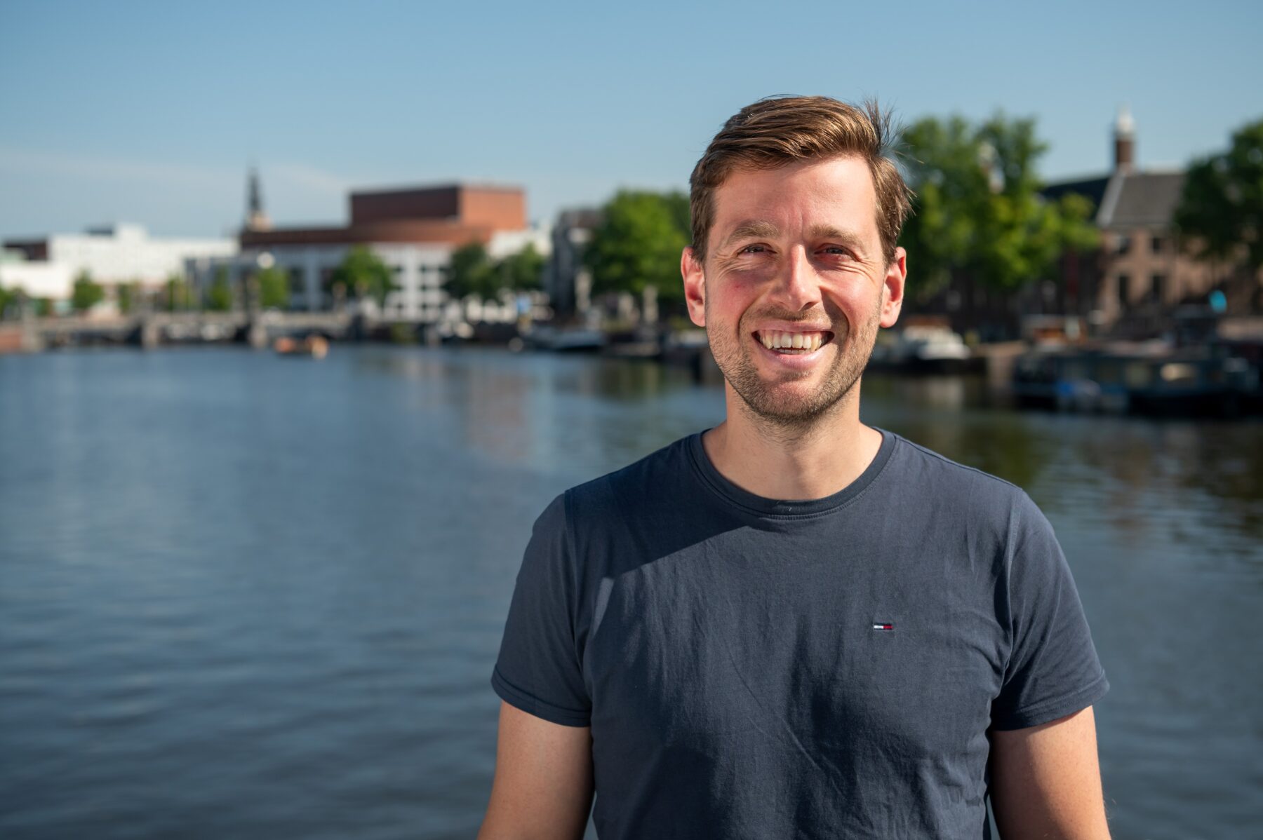 Portret van Daan Groenink op de Amstel