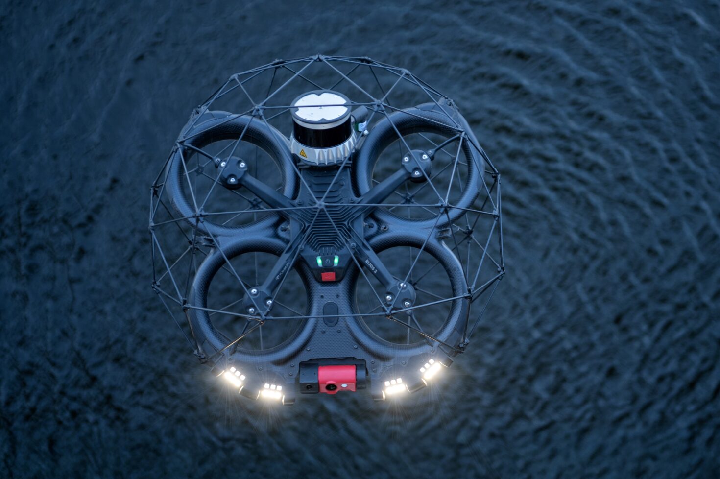 Drone boven het water van de Amstel